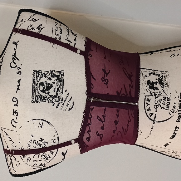 Victoria Secret Lace Bustier in Burgundy - Picture 2 of 5